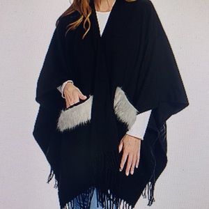 Design woven Faux fur fringe details ruana wrap